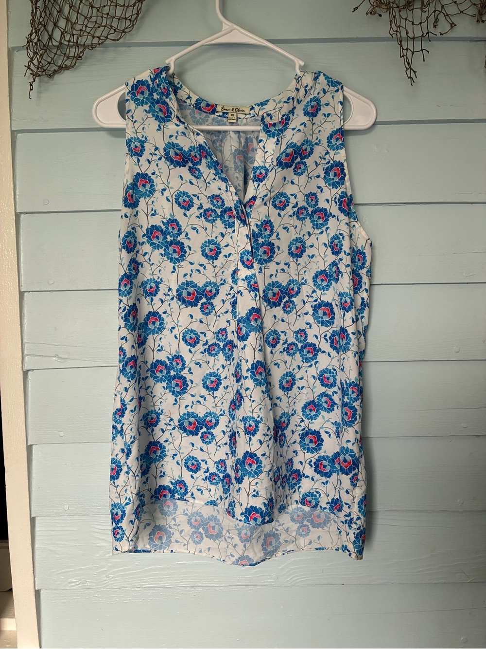 Sleeveless Floral V-Neck Top - Blue/White